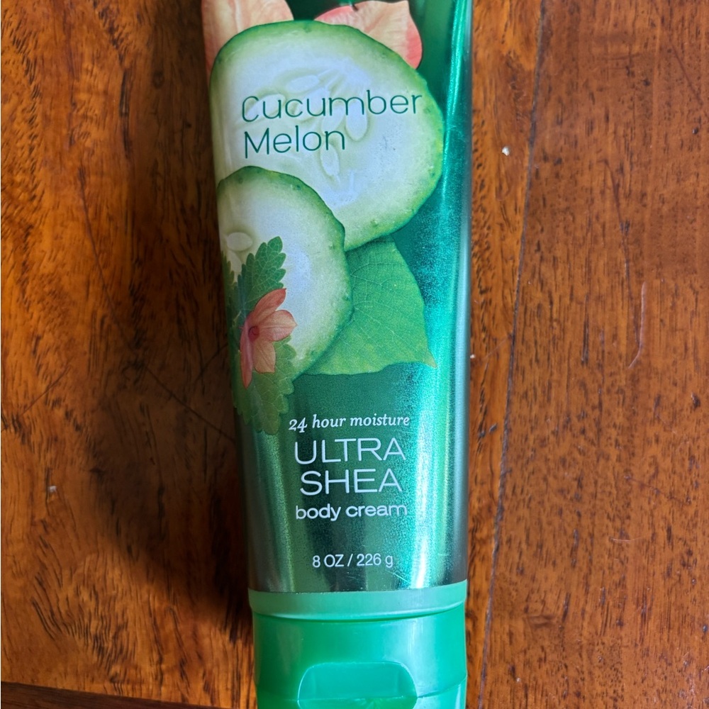 Bath & Body Works Cucumber Melon Ultra Shea Body Cream - Green